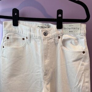 Abercrombie & Fitch Cream Crop Wide Leg Jeans high rise size 25 long NWT
